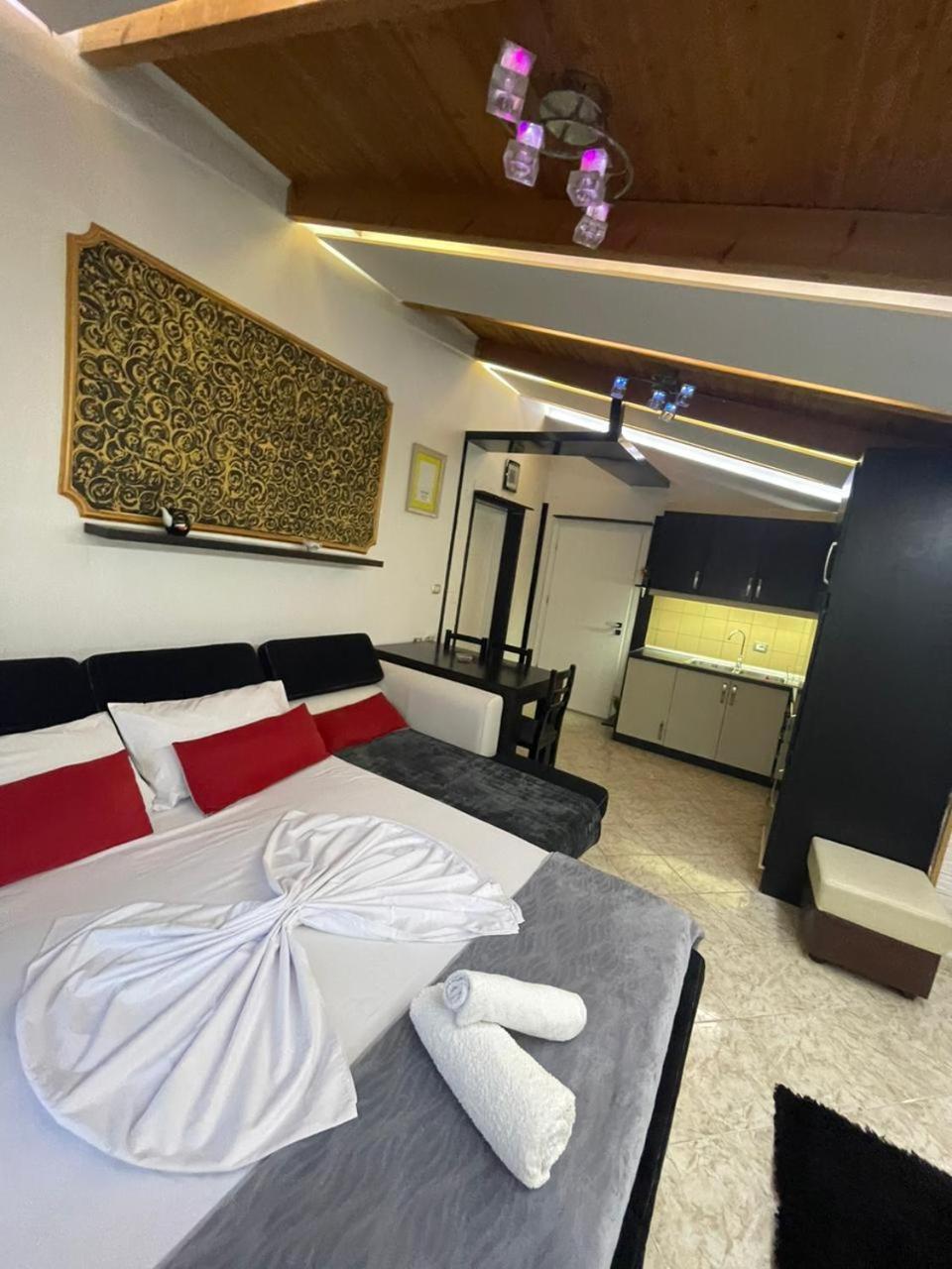Vila Katalea Gjirokastër Exteriör bild