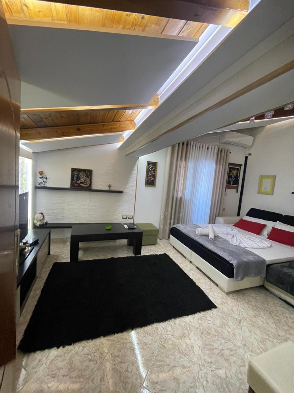 Vila Katalea Gjirokastër Exteriör bild