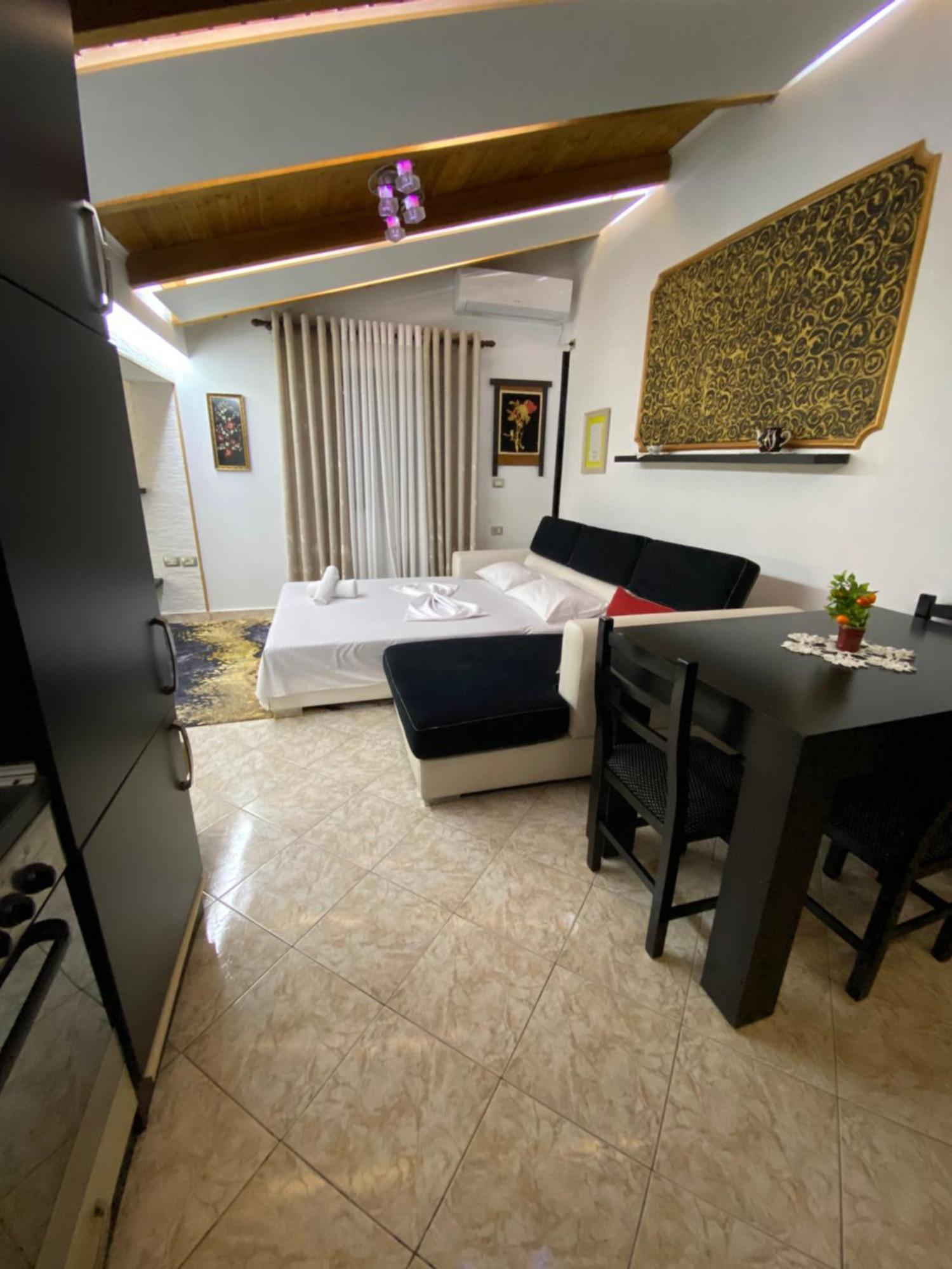 Vila Katalea Gjirokastër Exteriör bild