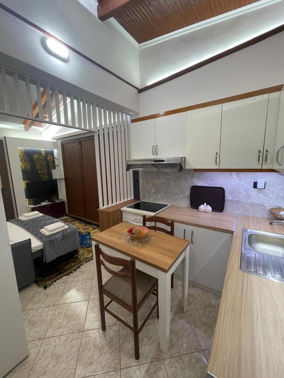 Vila Katalea Gjirokastër Exteriör bild